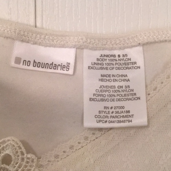 No Boundaries 🛍 cream-colored lace camisole - Picture 4 of 4